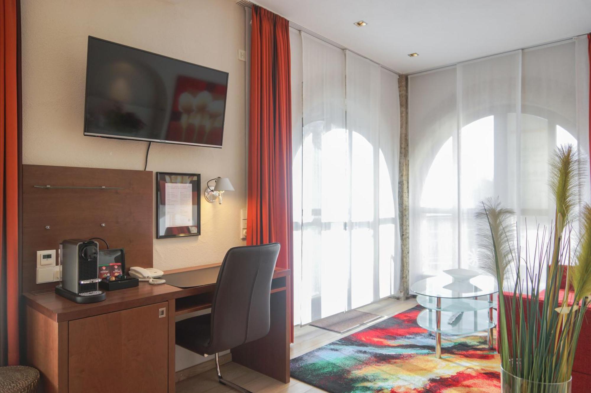 Hotel Garni In Der Breite アルプシュタット エクステリア 写真