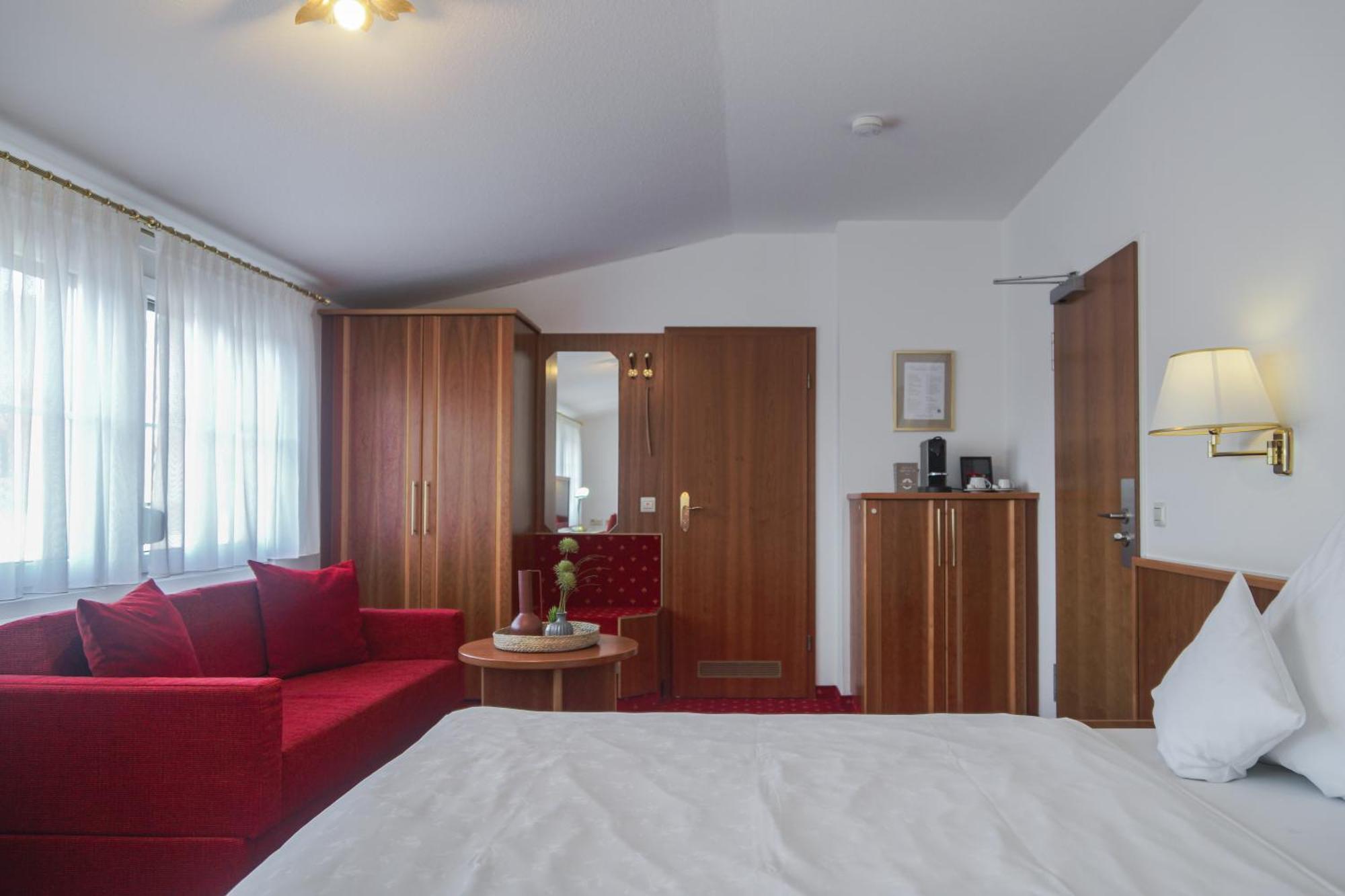 Hotel Garni In Der Breite アルプシュタット エクステリア 写真