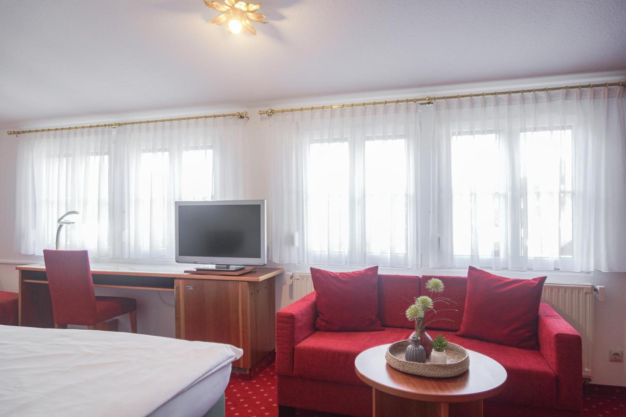 Hotel Garni In Der Breite アルプシュタット エクステリア 写真