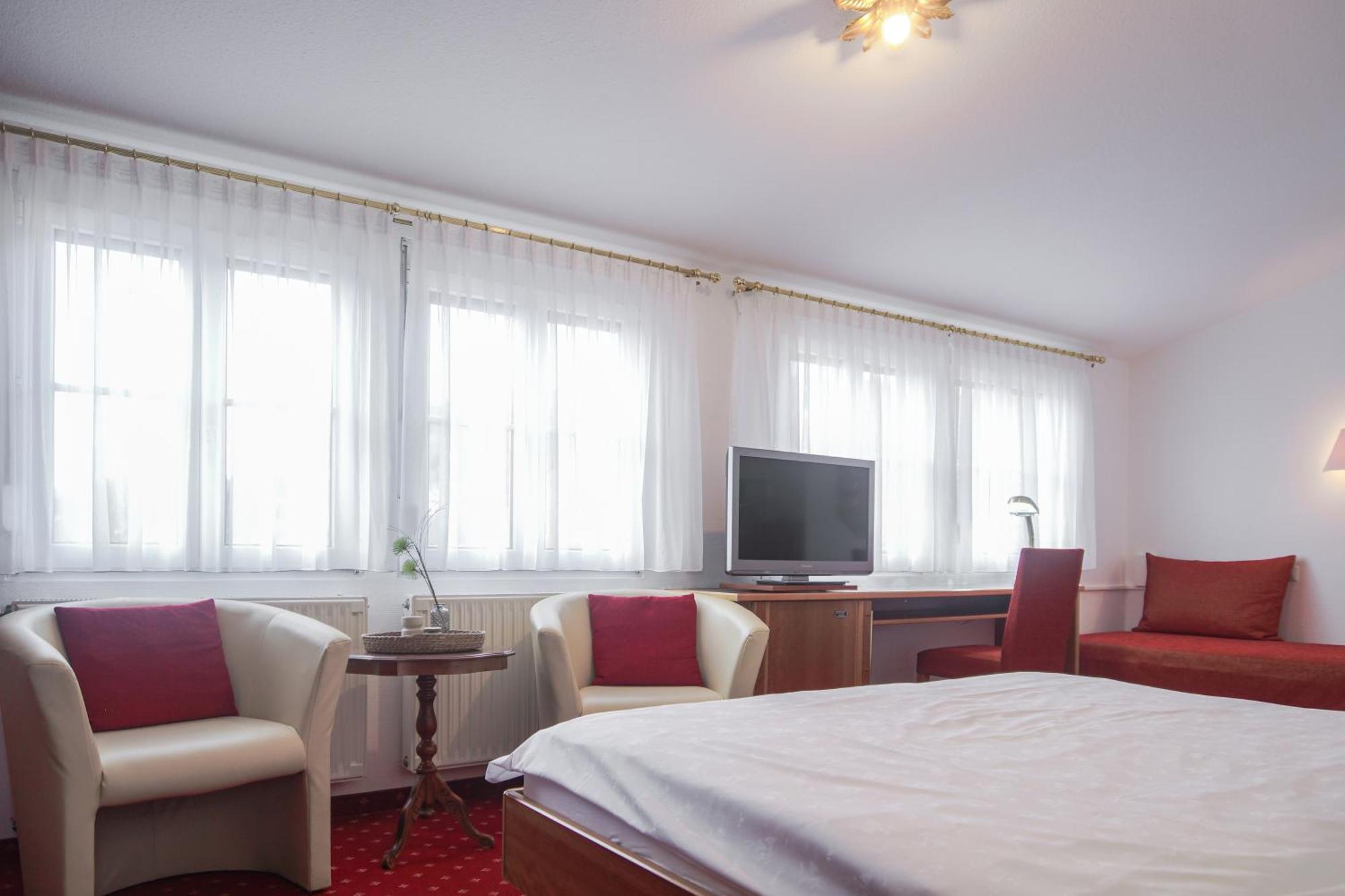 Hotel Garni In Der Breite アルプシュタット エクステリア 写真