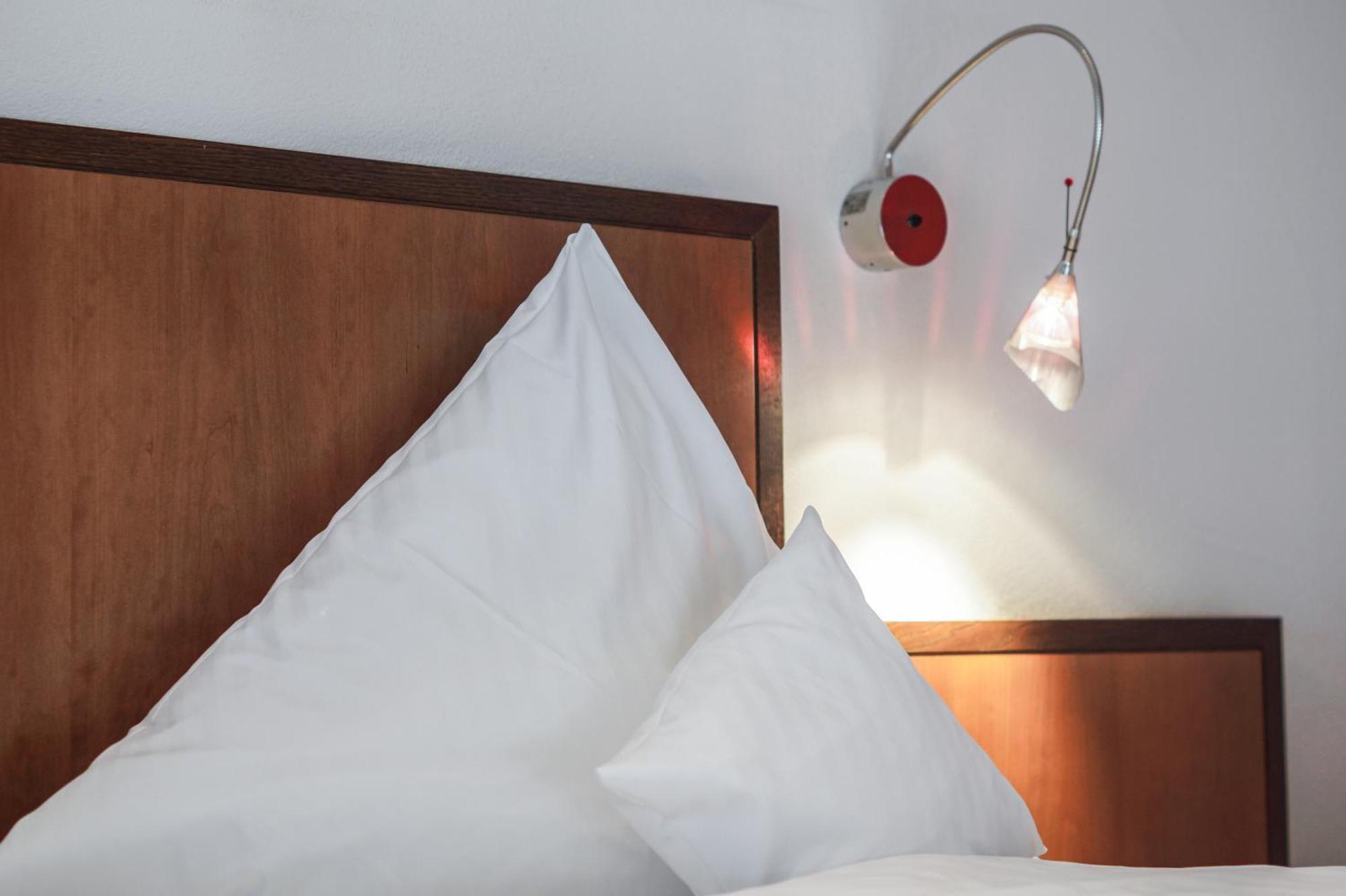 Hotel Garni In Der Breite アルプシュタット エクステリア 写真