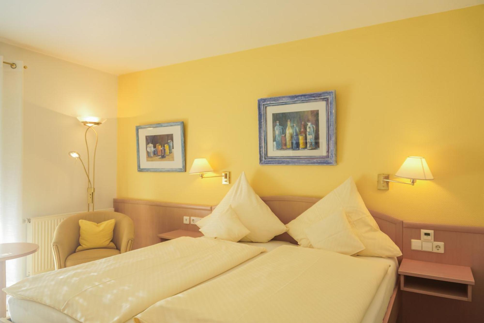 Hotel Garni In Der Breite アルプシュタット エクステリア 写真