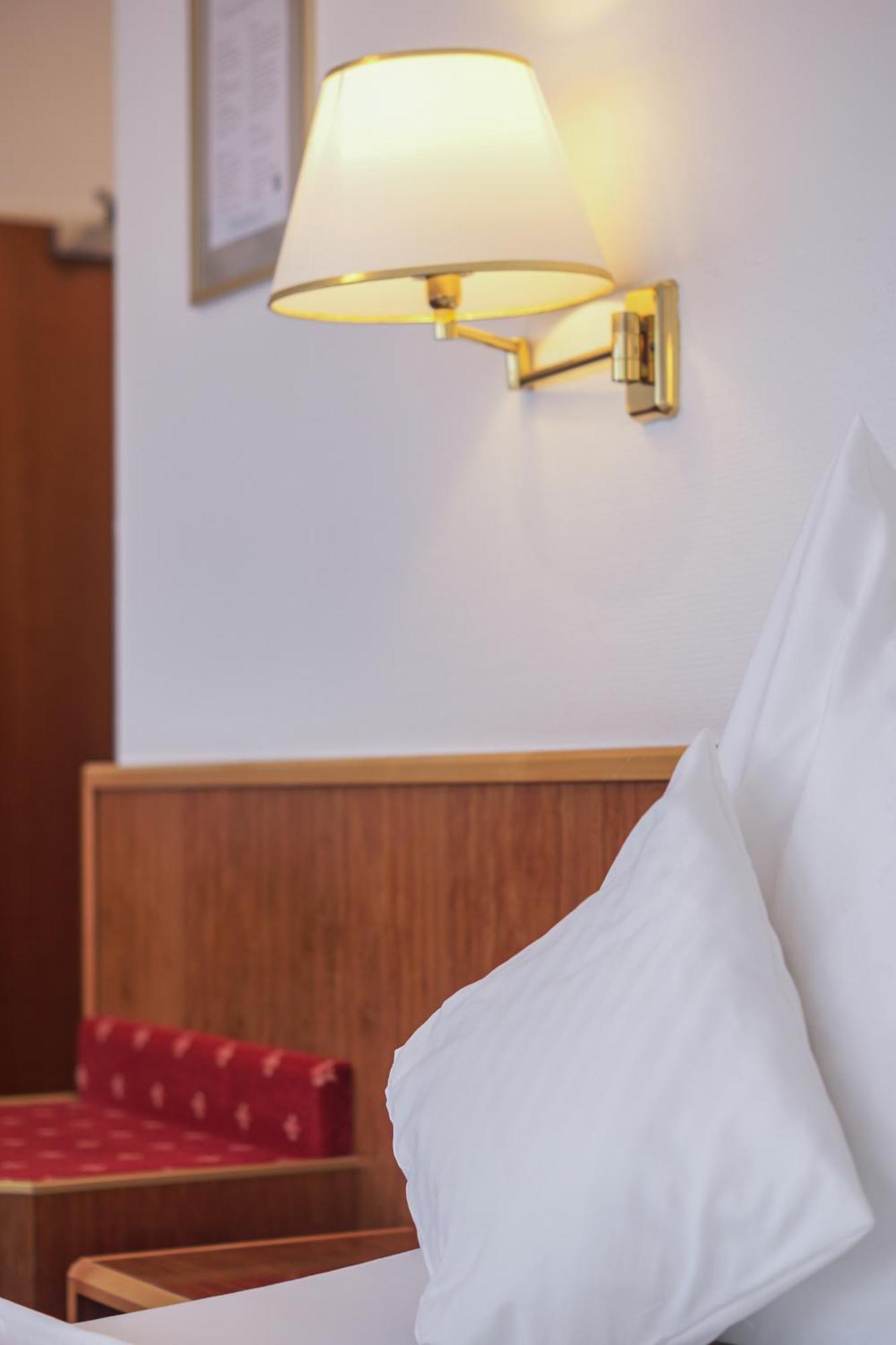 Hotel Garni In Der Breite アルプシュタット エクステリア 写真